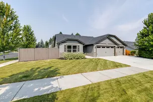 20380 SE Lois Way, Bend, OR 97702 - Photo 1