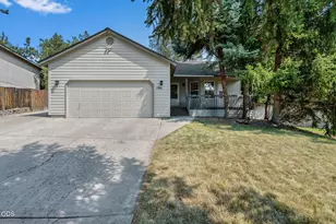 1961 NE Windy Tree Ct, Bend, OR 97701 - Photo 1