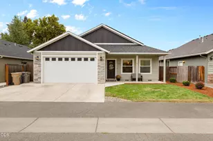 738 Lincoln Rd, Grants Pass, OR 97526 - Photo 1