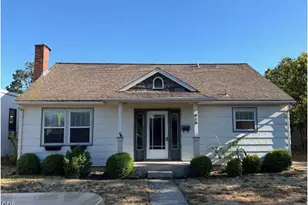 615 W 2nd St, Medford, OR 97501 - Photo 1