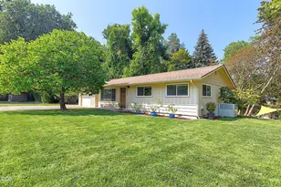 1744 Overland Dr, Grants Pass, OR 97527 - Photo 1
