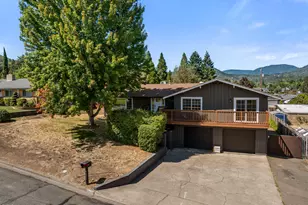 712 NW Savage St, Grants Pass, OR 97526 - Photo 1