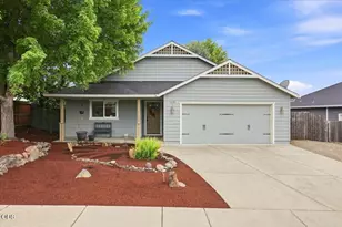 613 Nottingham Terrace, Eagle Point, OR 97524 - Photo 1