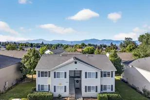 2154 Crater Lake Ave, Medford, OR 97504 - Photo 1