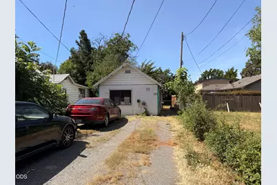 411 SE L Street, Grants Pass, OR 97526 - Photo 1