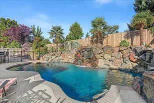 1553 Cypress Point Dr, Medford, OR 97504 - Photo 1