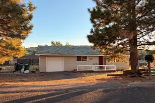 1124 N 7th St, Klamath Falls, OR 97601 - Photo 1