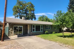 610 S 4th St, Central Point, OR 97502 - Photo 1