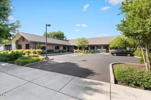 831 O'Hare Pkwy, Medford, OR 97504 - Photo 1