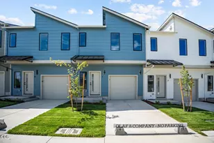 2032 Sunset Dr, Medford, OR 97501 - Photo 1
