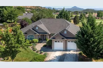 962 St Andrews Way, Eagle Point, OR 97524 - Photo 1