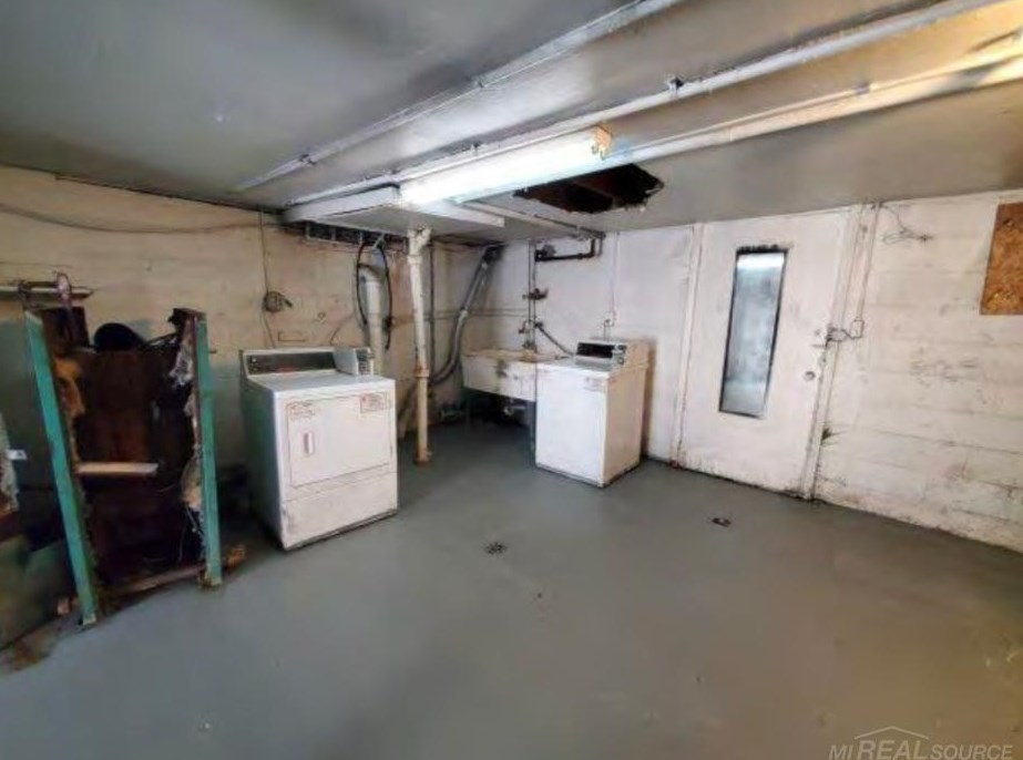 4470 Outer Dr, Detroit MI 48235-2855 exterior