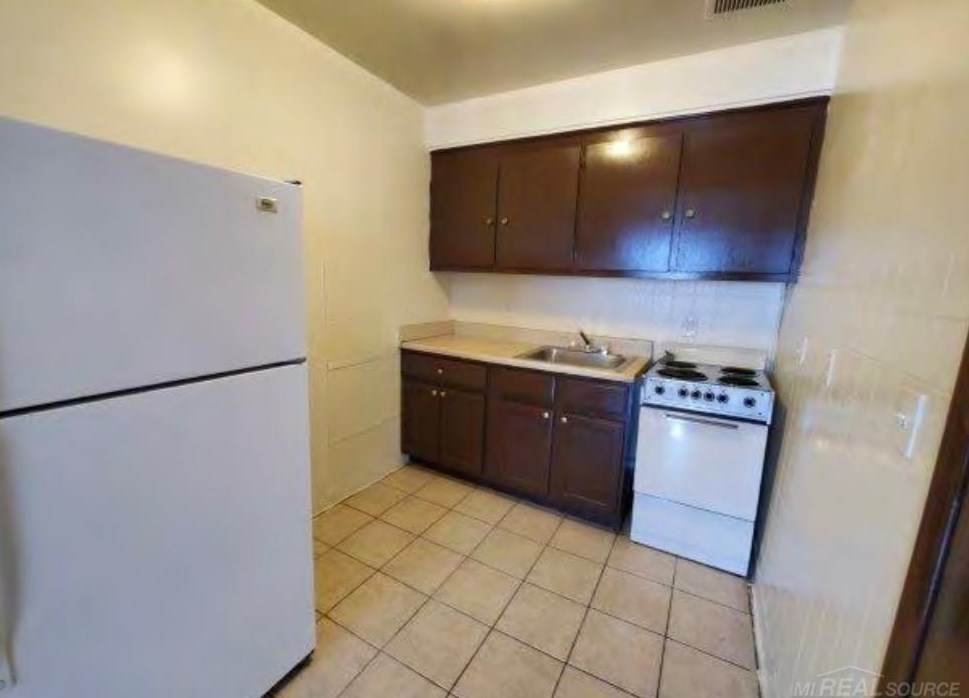 4470 Outer Dr, Detroit MI 48235-2855 exterior