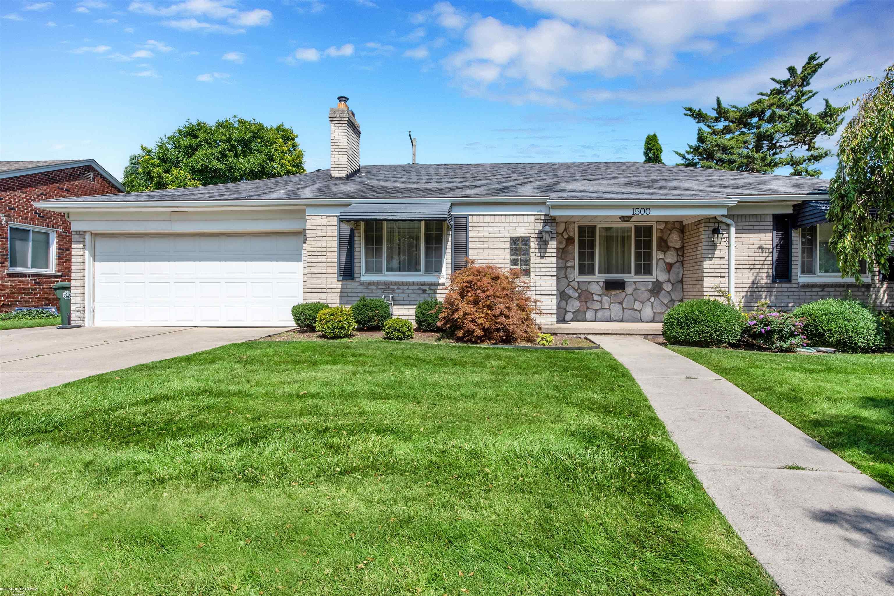 1500 Cook Rd, Grosse Pointe Woods, MI 48236 - MLS 50120544 - Coldwell ...