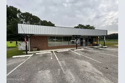421 W Elizabeth Street, Clinton, NC 28328 - Photo 1