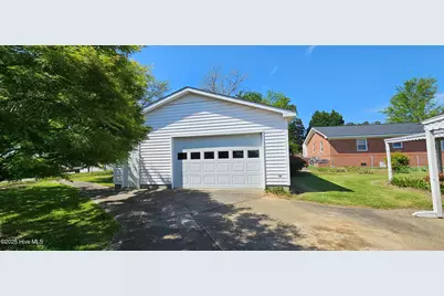 101 Oakland Boulevard, Clinton, NC 28328 - Photo 5