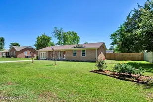 805 Hamlet Ave, Carolina Beach, NC 28428 - Photo 5