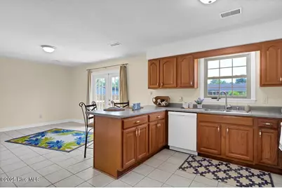 805 Hamlet Avenue, Carolina Beach, NC 28428 - Photo 9