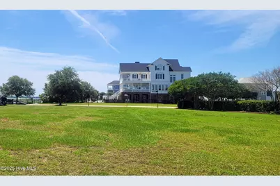 818 Cannonsgate Drive, Newport, NC 28570 - Photo 3