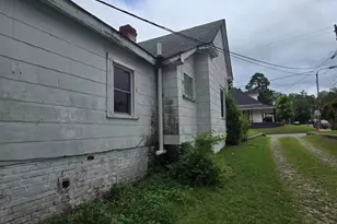 714 Leak St, Rockingham, NC 28379 - Photo 17