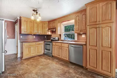 125 W Pine Street, Pine Level, NC 27568 - Photo 13