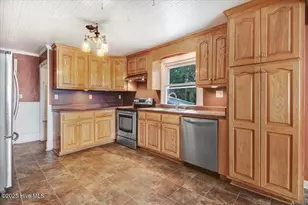125 W Pine St, Pine Level, NC 27568 - Photo 13