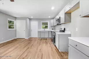 527 W College St, Warsaw, NC 28398 - Photo 23