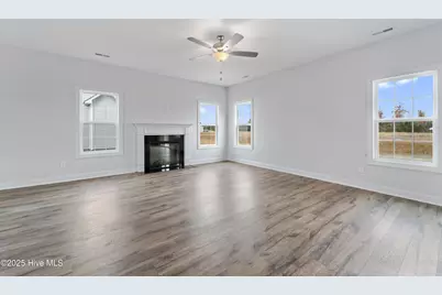 1856 Olde Towne Pointe Boulevard, Jacksonville, NC 28546 - Photo 7