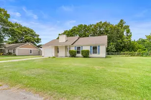 600 Foxfire Cir, Jacksonville, NC 28546 - Photo 3