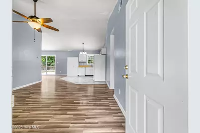 600 Foxfire Circle, Jacksonville, NC 28546 - Photo 5