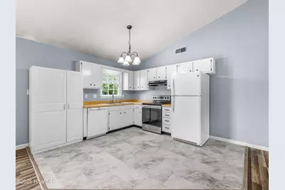600 Foxfire Circle, Jacksonville, NC 28546 - Photo 9