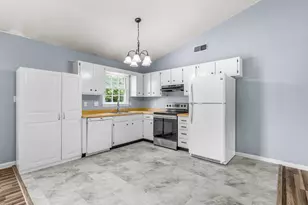 600 Foxfire Cir, Jacksonville, NC 28546 - Photo 9