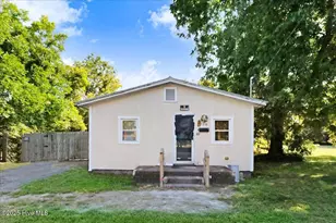 706 Caswell St, Smithfield, NC 27577 - Photo 1
