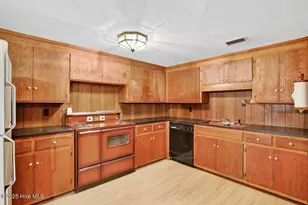 102 Cedar Ln, Clinton, NC 28328 - Photo 41