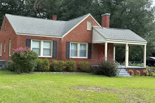 212 Richmond Ave, Hamlet, NC 28345 - Photo 1