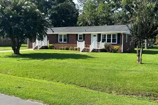 111 Colonial Dr, Clinton, NC 28328 - Photo 1