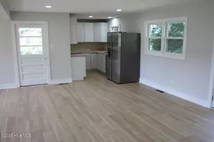 91 N Elmhurst St, Clarkton, NC 28433 - Photo 11