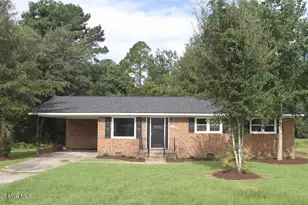 91 N Elmhurst St, Clarkton, NC 28433 - Photo 1