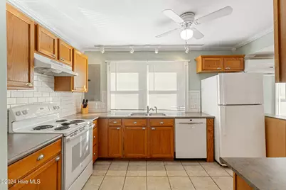 806 S 16th Street, Wilmington, NC 28401 - Photo 7