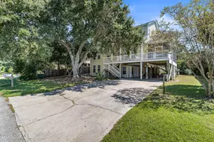 106 SE 44th St, Oak Island, NC 28465 - Photo 1