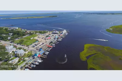 142 NE 18th Street, Oak Island, NC 28465 - Photo 5