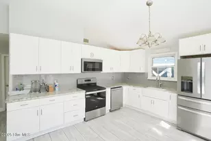 127 NW 10th St, Oak Island, NC 28465 - Photo 5