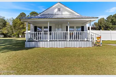 410 Elizabethtown Road, Bladenboro, NC 28320 - Photo 1