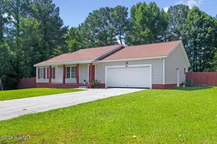 404 Seahawk Ct, Richlands, NC 28574 - Photo 3