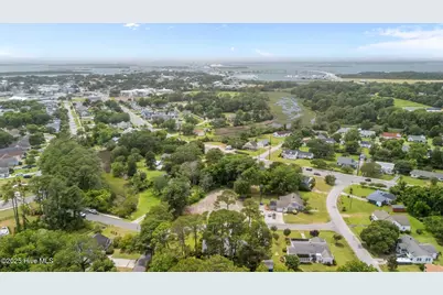 201-203 Sherwood Boulevard, Beaufort, NC 28516 - Photo 9