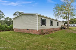 120 NW 1st St, Teachey, NC 28464 - Photo 5