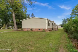 120 NW 1st St, Teachey, NC 28464 - Photo 3