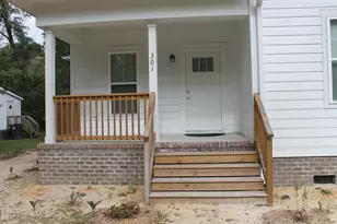 301 E Goodman St, Fair Bluff, NC 28439 - Photo 5