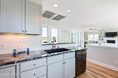648 Ocean Boulevard W, Holden Beach, NC 28462 - Photo 15