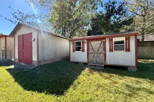 403 Henderson St, Williamston, NC 27892 - Photo 7